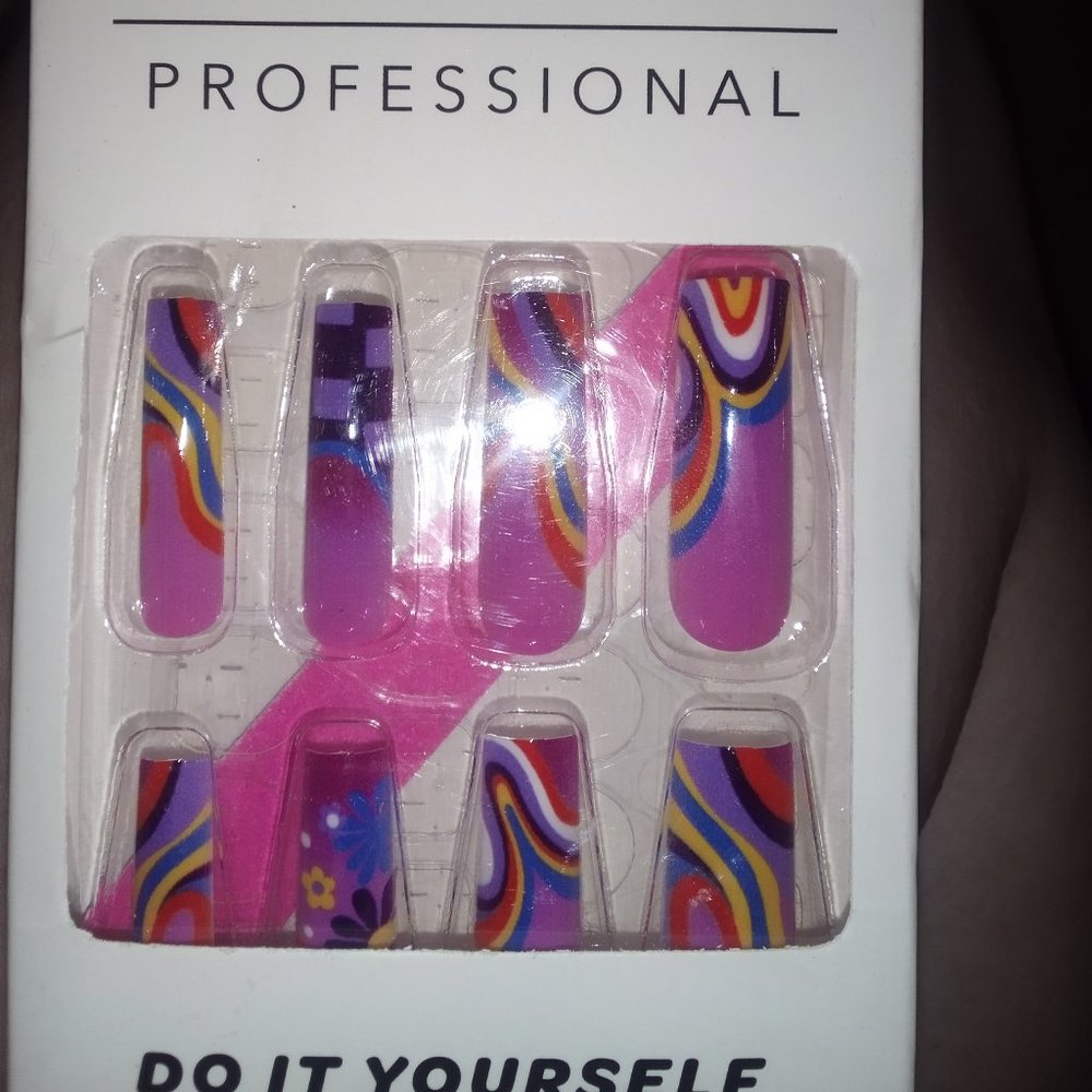Press on nails